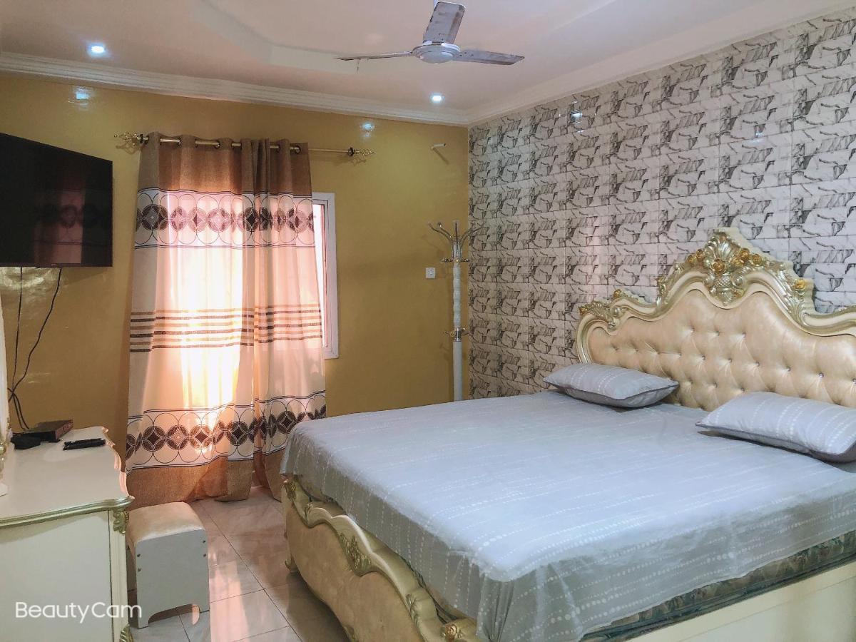 Awamuulamin Manneh Guest House Abuko Exteriör bild