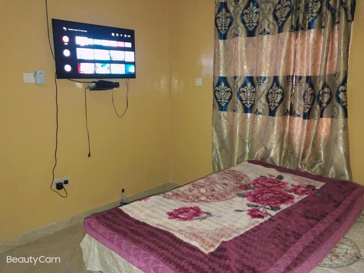 Awamuulamin Manneh Guest House Abuko Exteriör bild