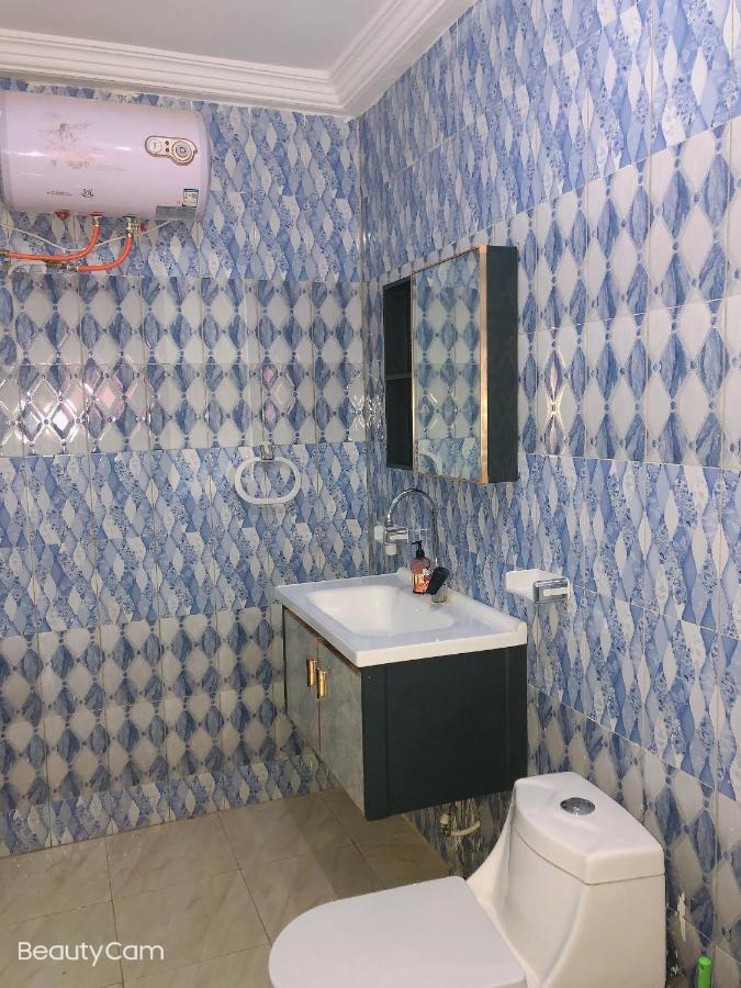 Awamuulamin Manneh Guest House Abuko Exteriör bild