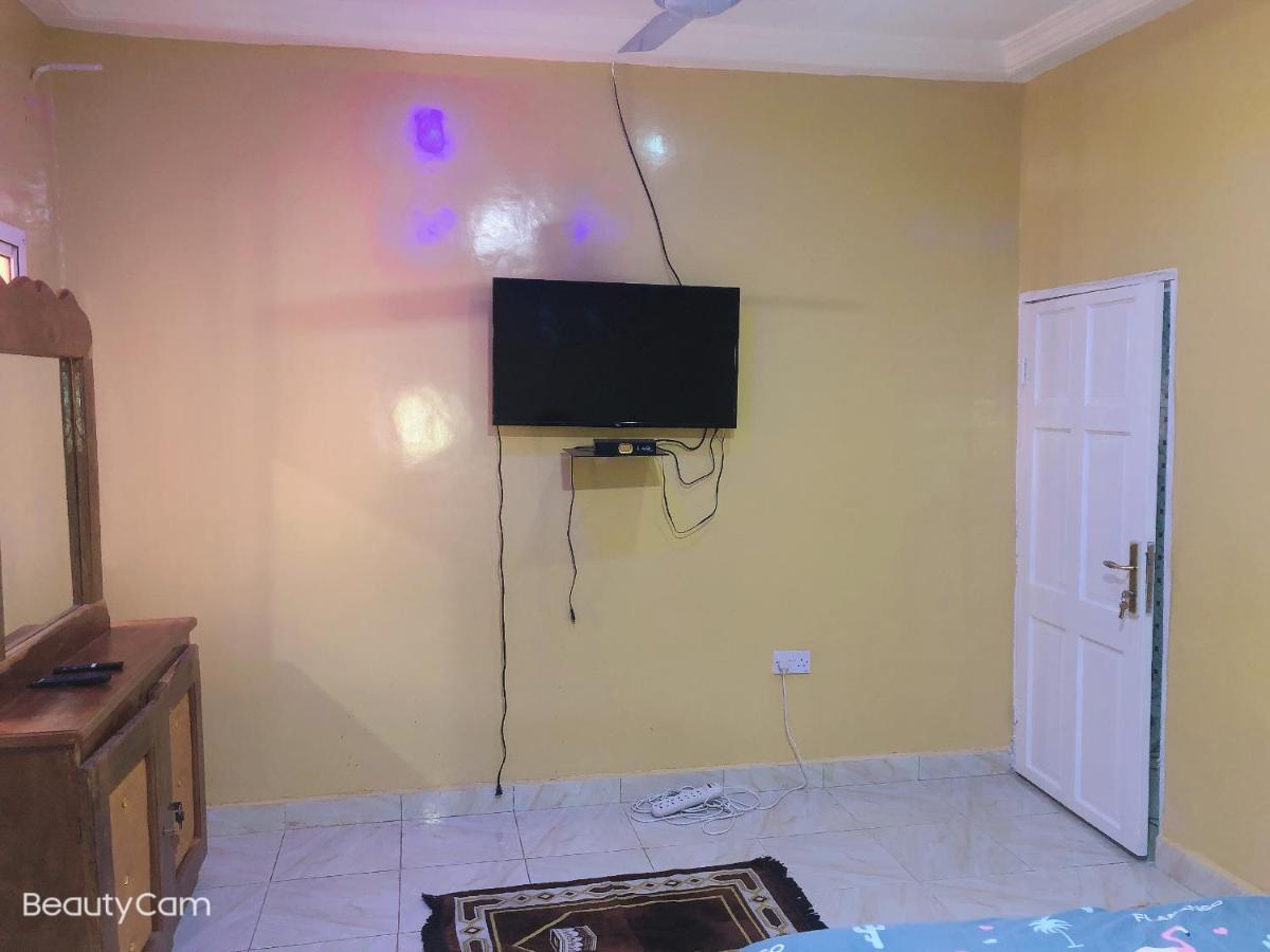 Awamuulamin Manneh Guest House Abuko Exteriör bild