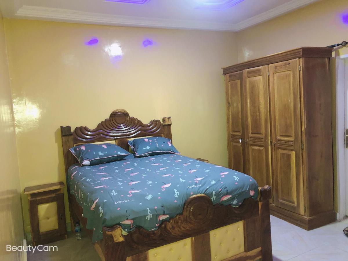 Awamuulamin Manneh Guest House Abuko Exteriör bild