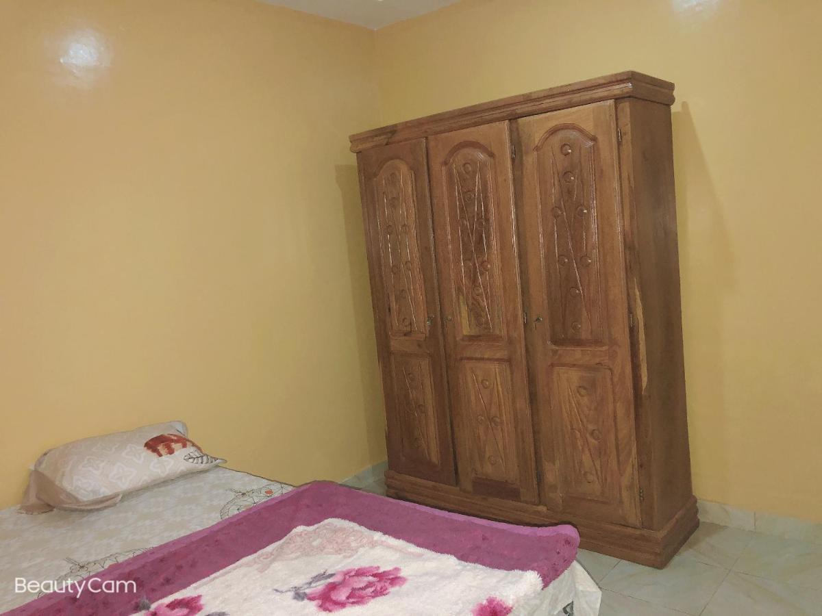 Awamuulamin Manneh Guest House Abuko Exteriör bild