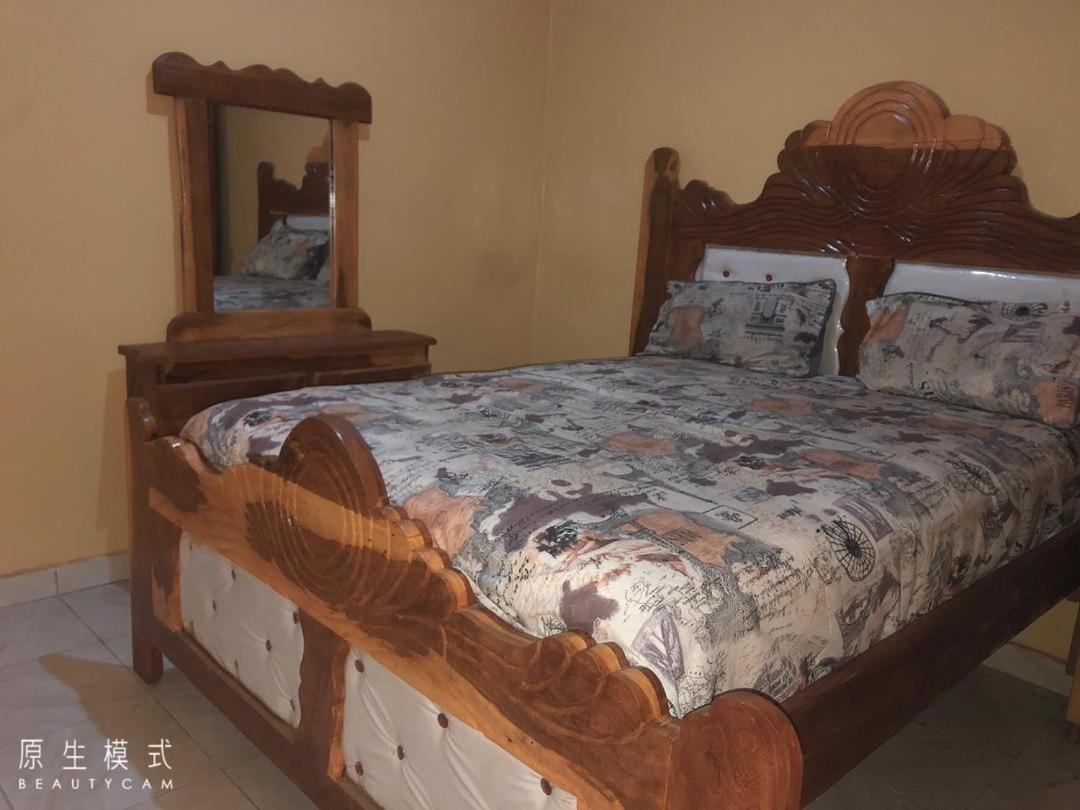 Awamuulamin Manneh Guest House Abuko Exteriör bild