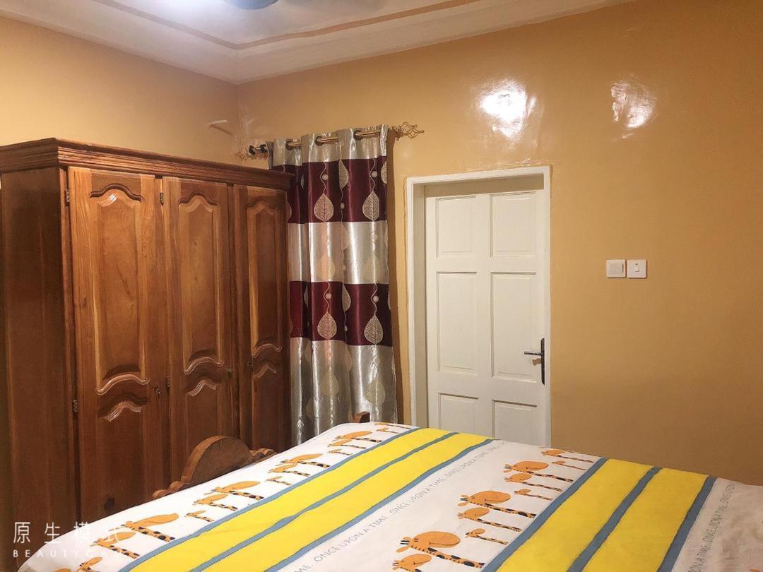 Awamuulamin Manneh Guest House Abuko Exteriör bild