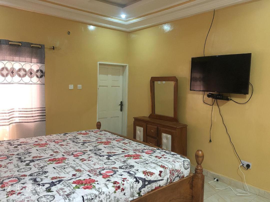 Awamuulamin Manneh Guest House Abuko Exteriör bild
